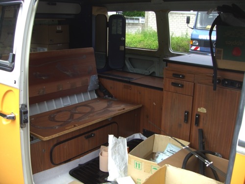 Historische Westfalia Einrichtung – Detailaufnahme als Vorlage für neue Möbel im VW T2