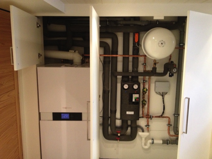 Referenzen Tischlerei Sudhoff – Einbauschrank für Heizungsanlage