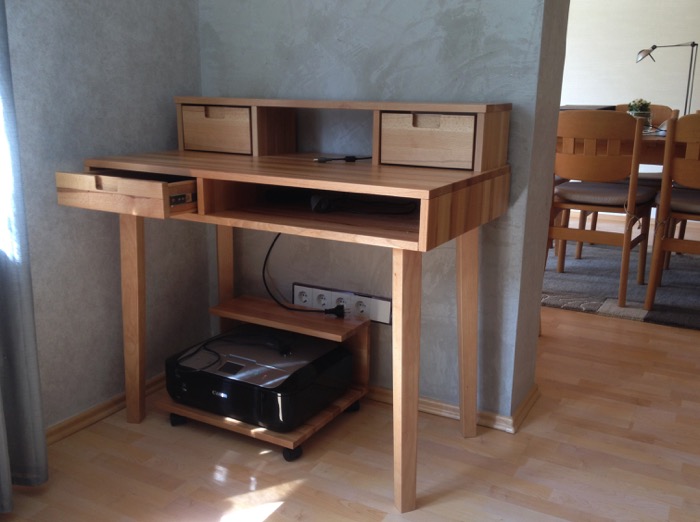 Schreibtisch aus Buche nach Maß, angepasst an vorhandene Möbel – Tischlerei Sudhoff