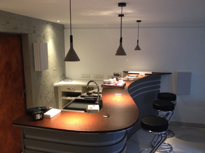 Heimkino Theke Werl mit integrierter Arbeitsfläche