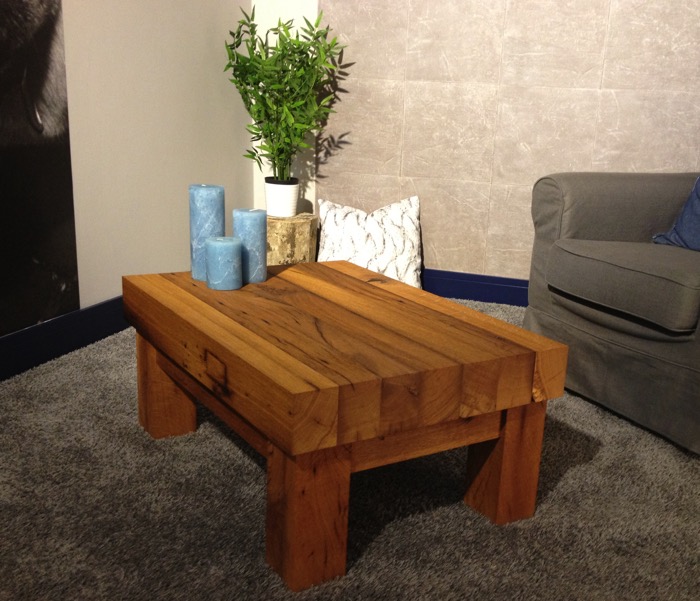 Esstisch aus rund 200 Jahre alten Fachwerkbalken aus Altholz – handgefertigt von der Tischlerei Sudhoff