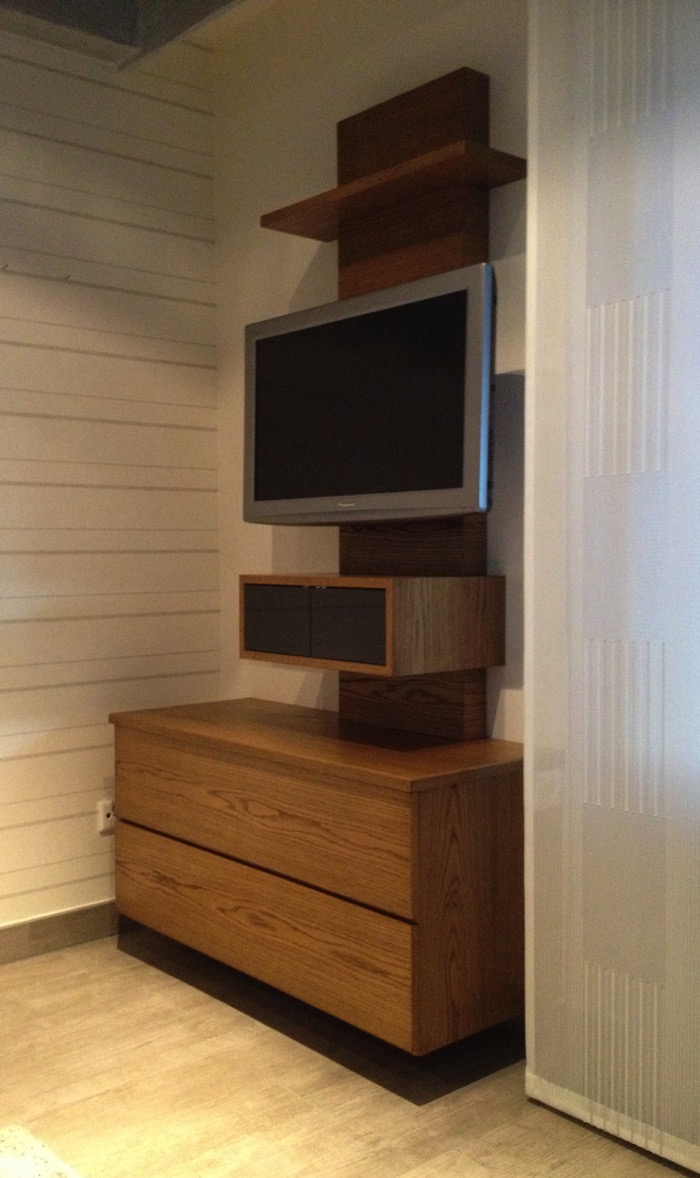 Referenzen Tischlerei Sudhoff – TV-Schrank aus Eiche nach Maß