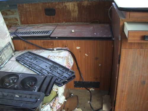 VW T2 Westfalia – Kühlschrankschrank und Küchenblock im originalen Zustand mit Schubkästen