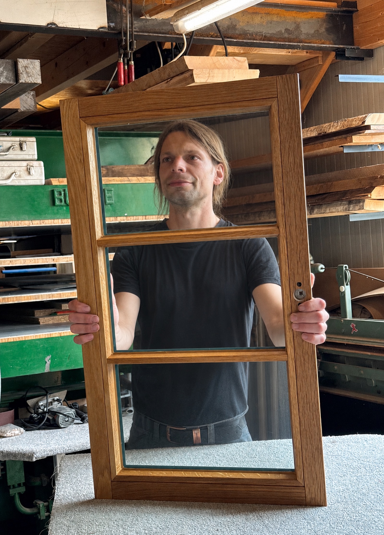 Schaukelstuhl aus Esche mit gebogenem Holz und Lederpolster – handgefertigt von der Tischlerei Sudhoff in Werl